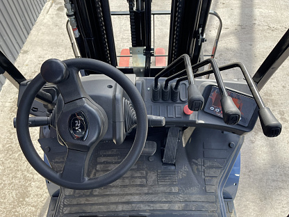 Электрический погрузчик Royal Forklift RY E20L